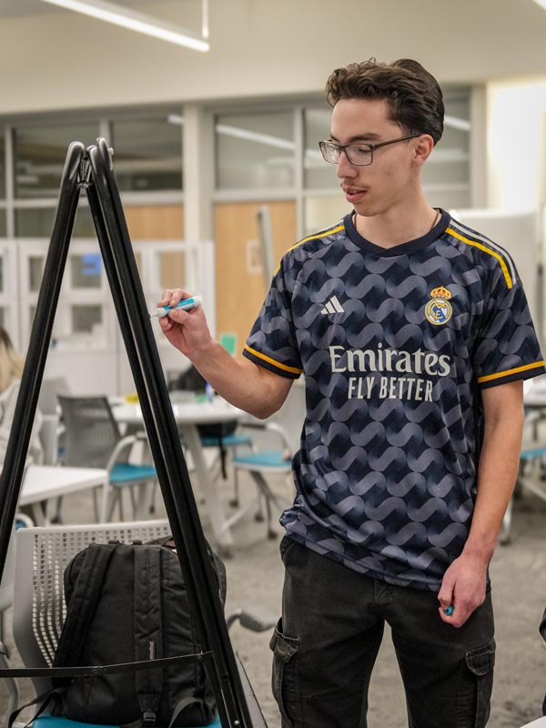 AVC Students in the Learning Center